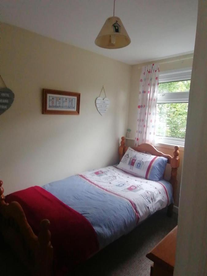 Le Chalet - 2 Bedroom Chalet House Sleeps 3 ペンブローク エクステリア 写真